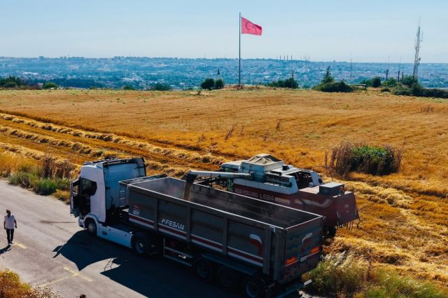 Edirne Belediyesi 170 dekarlık arazide arpa hasadını yaptı
