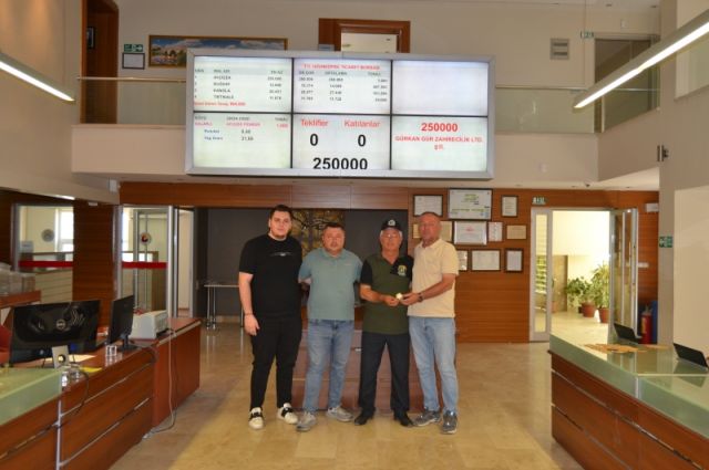 Uzunköprü Ticaret Borsasında sezonun ilk ayçiçeği satıldı