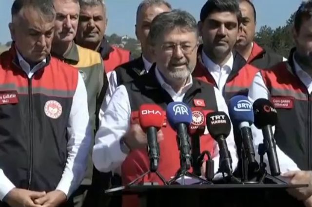 Bakan Yumaklı buğday hasadında: Rekor üretim bekliyoruz