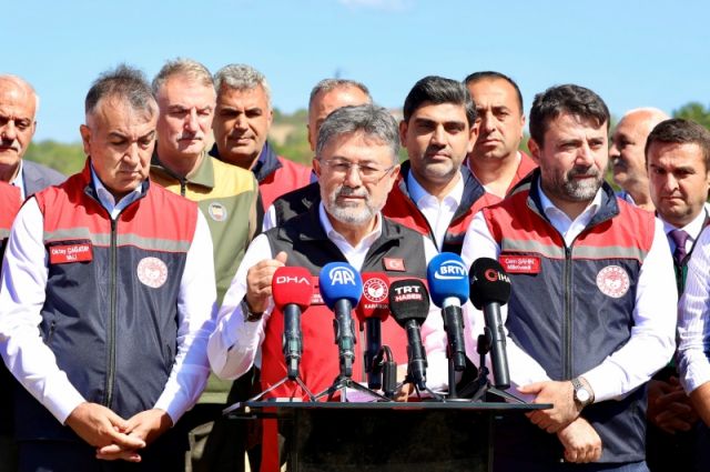 Bakan Yumaklı buğday hasadında: Rekor üretim bekliyoruz