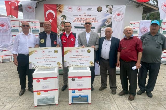 Giresun’da 100 arıcıya 2 bin strafor kovan dağıtıldı