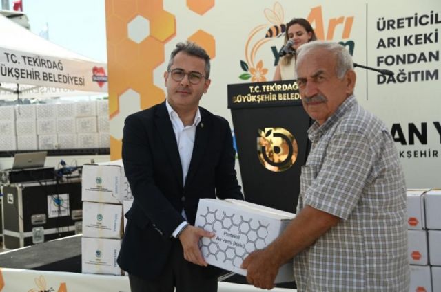 Tekirdağ Büyükşehir'den arıcılara 186 bin 480 kilo destek