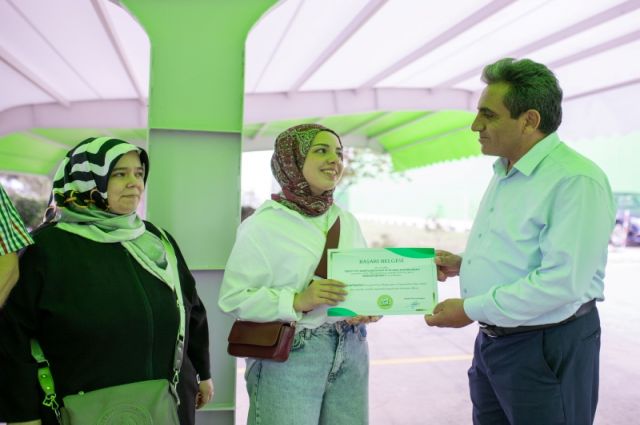 Teksüt, Gönenli YKS dereceli öğrencileri ödüllendirdi