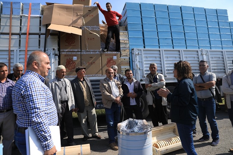 Dicle İlçesinde 500 Arılı Kovan Dağıtımı Yapıldı