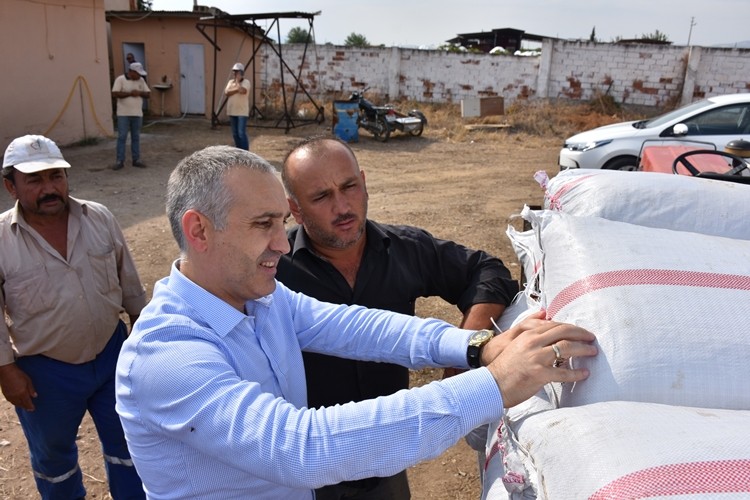 İl Müdürü Öztürk, TMO Kuru Üzüm Alım Noktasında İnceleme Yaptı