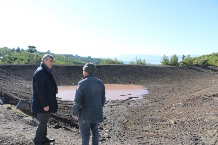 Manisa Büyükşehir’den Hayvan İçme Suyu Göletlerine Bakım