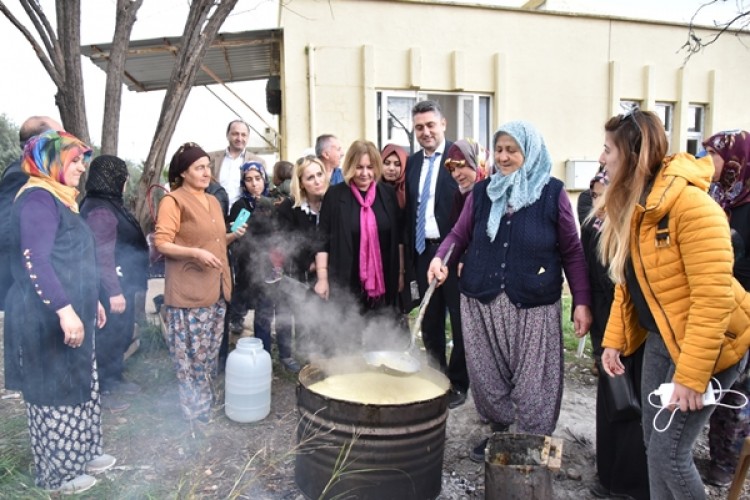 Döşemealtı’lı Kadın Çiftçiler Zeytinyağından Sabun Yaptı