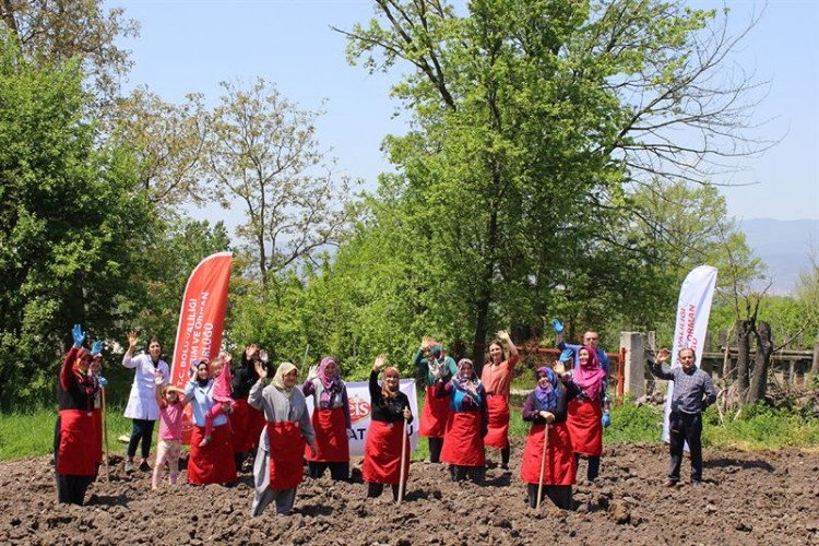 Bakliyat Köyü Çiftçileri Tohumlarını Toprakla Buluşturdu