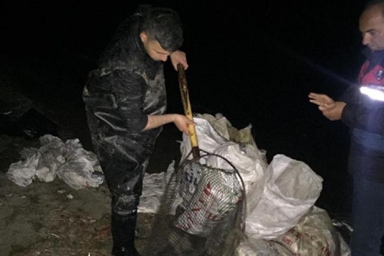 Van'da Kaçak Avlanılan 1,5 Ton İnci Kefali Ele Geçirildi