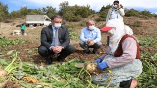 Çiftçi ile gönül bağı kuran Vali Balcı pancar çiftçisi ile buluştu