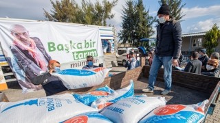 ​Büyükşehir’den Aliağalı üreticilere de yem desteği