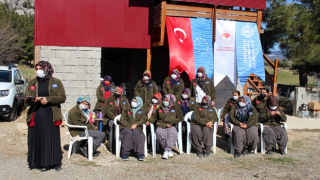 Suriyeliler ve yerel çiftçilerin becerileri "Uygulamalı Çiftçi Okulları" ile gelişiyor