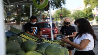 Buca’da hem üreticinin hem tüketicinin yüzü gülüyor