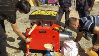 Yerel Meyveleri Değerlendiren Kadın Girişimi Kooperatifine Makine Desteği Verildi