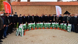 Gölpazarı'nda çiftçilere yulaf, yem bezelyesi ve yonca tohumu