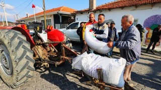 Buca Belediyesi’nden çiftçiye gübre desteği