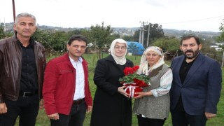 Yalova İl Müdürü Parıldar Yalova’lı Kadın Çiftçilerin Dünya Kadın Çiftçiler Gününü Çiçeklerle Kutladı