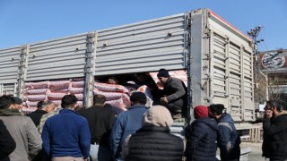 Deprem Bölgesine bin 523 hayvan çadırı, 5 bin 863 ton hayvan yemi ile 43 ton mama gönderildi