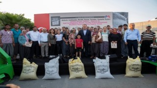 Mersin Büyükşehir Belediyesinden üreticiye tarımsal destek