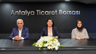 Antalya'da "Tarım Gündemi"nde Çiftçinin Feryadı: "Tarım Karın Doyurmuyor, Çocuklar Köyü Terk Ediyor!"