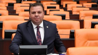 Ediz Ün: “Yaz sıcağında çiftçiye bir donda AKP vurdu”