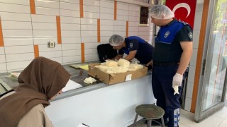 Manisa Büyükşehir Zabıta, Bozuk Peynirleri Tespit Edip İmha Etti