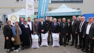 Nilüfer Belediyesi 300 üreticiye İtalyan çimi tohumu dağıttı