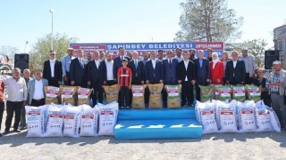 Şahinbey Belediyesi 3.700 Tonluk Tohum ve Gübre Dağıtımına Başladı