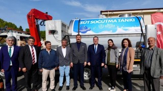 Manisa Büyükşehir, kooperatiflere süt tankı ve tohum makinesi verdi