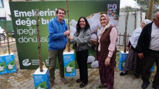 Eskişehir Büyükşehir Sarıcakaya'da Üreticiye Dut Fidanı Dağıttı