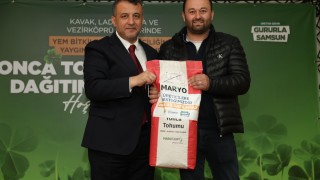 Ladik’te 376 çiftçiye yonca tohumu ve gübre desteği verildi