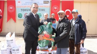 Tarım Müdürlüğü Çiftçilere Yüzde 50 Hibeli Tohum Dağıttı