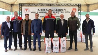 Terme’de sorgum sudan otu tohumu üreticilere dağıtıldı