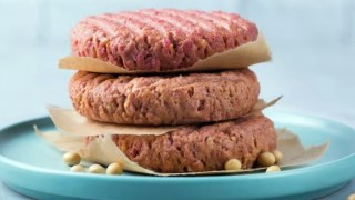 Almanya’da Yapay Et ve Alternatif Protein Sektöründe Duraklama: Üretim 2025 Yılında İlk Kez Düştü!