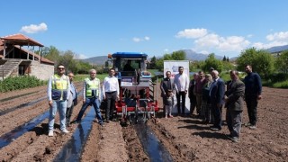 Denizli Büyükşehir’den Üreticiye Malç Makinesi Desteği