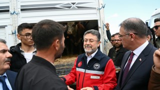 Yumaklı Van’da hayvancılık desteklerini açıkladı