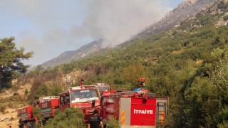 Antalya Büyükşehir Belediyesi Kaş yangınına müdahale ediyor