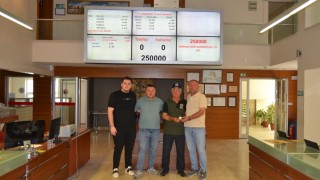 Uzunköprü Ticaret Borsasında sezonun ilk ayçiçeği satıldı