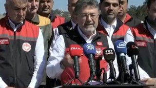 Bakan Yumaklı buğday hasadında: Rekor üretim bekliyoruz
