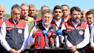 Bakan Yumaklı buğday hasadında: Rekor üretim bekliyoruz