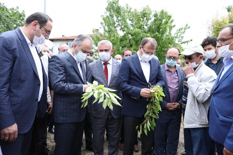 Büyükşehir afet mağduru köylünün yanında