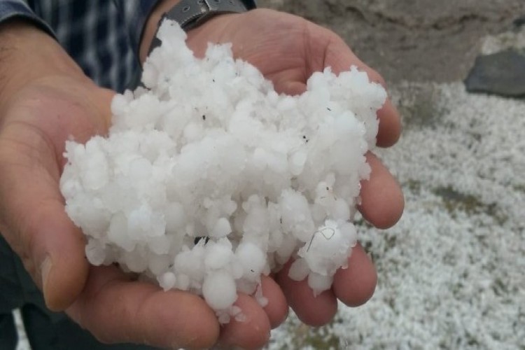 Ardahan'da Dolu Yağışı Hayatı Felce Uğrattı