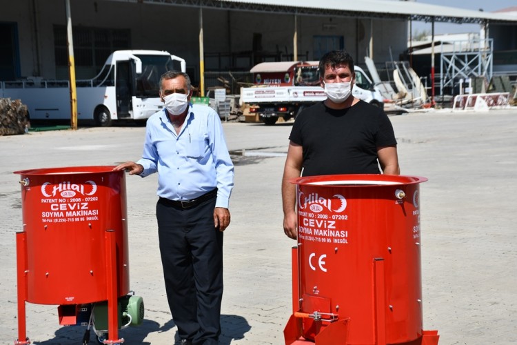 10 Kırsal mahalleye ceviz soyma makinesi verildi