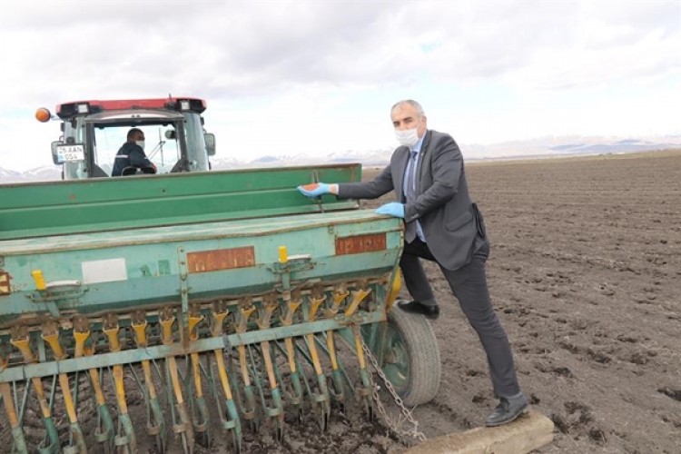 Erzurum’da Üreticilere Fide ve Tohum Desteği