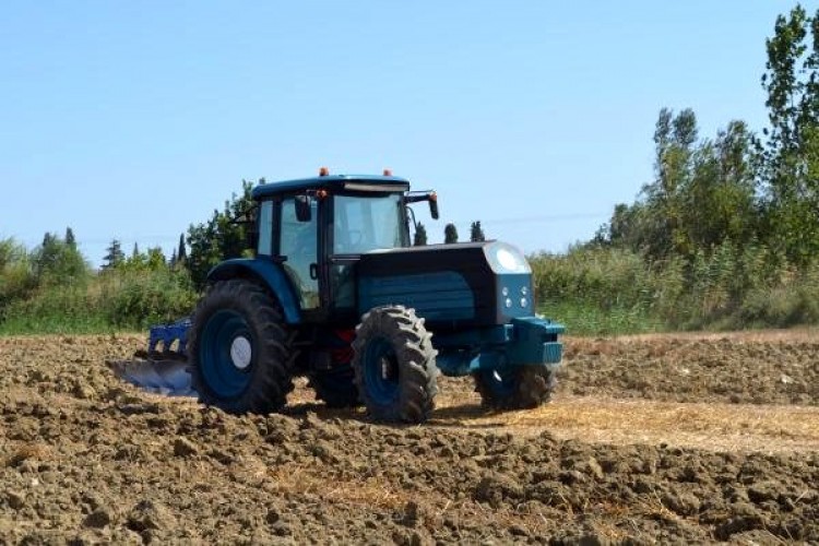 Türkiye'nin İlk Yerli ve Milli Elektrikli Traktörü Tarlada