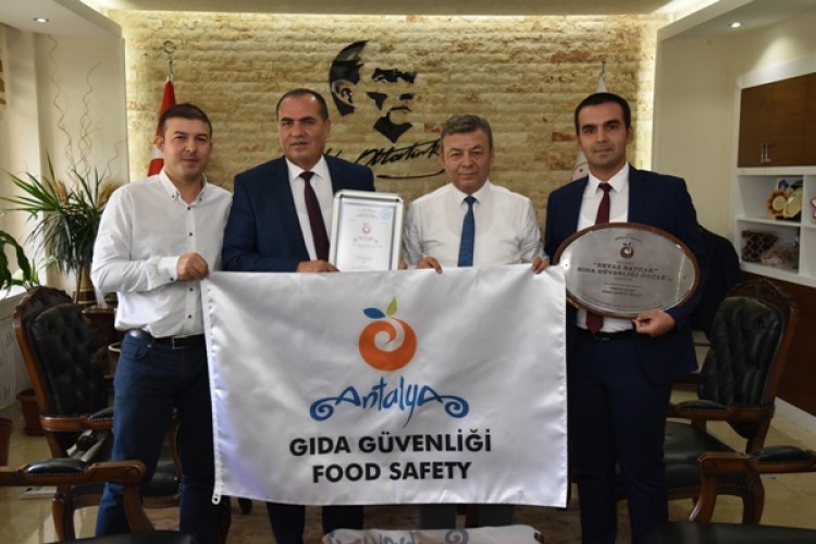 Antalya’da Beyaz Bayrak Gıda Güvenliği Ödülü Verildi