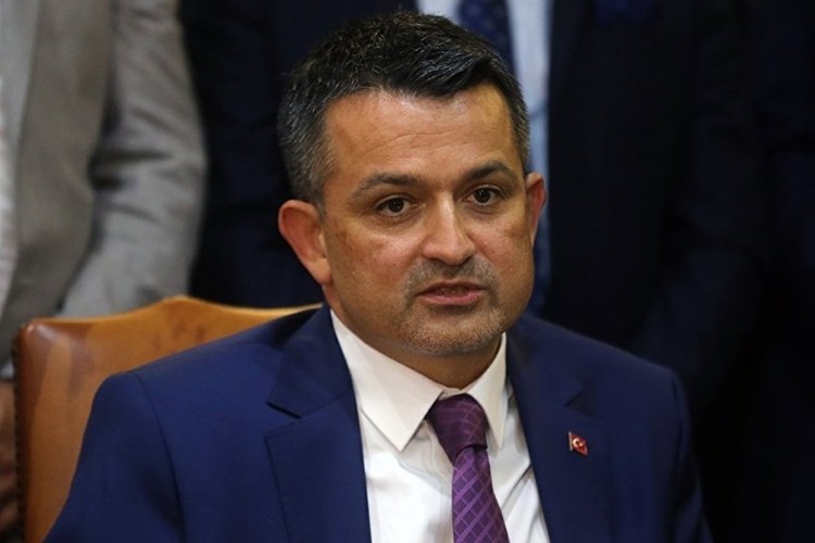 Tarım Bakanı Pakdemirli, Turkcell'den istifa etti