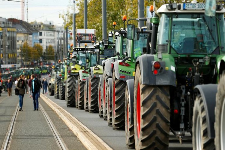 İklim Krizi Nedeniyle Alman Hükümetini Mahkemeye Veren Çiftçilerin Duruşması Başladı