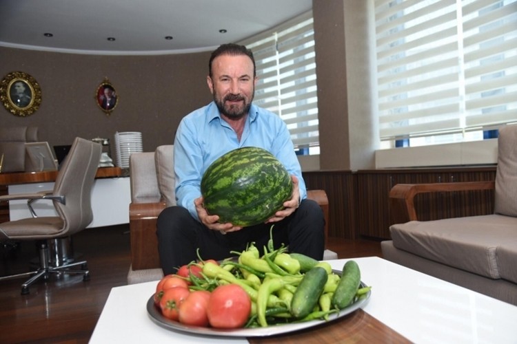 Uygulama Bahçesinin İlk Mahsulleri Toplandı