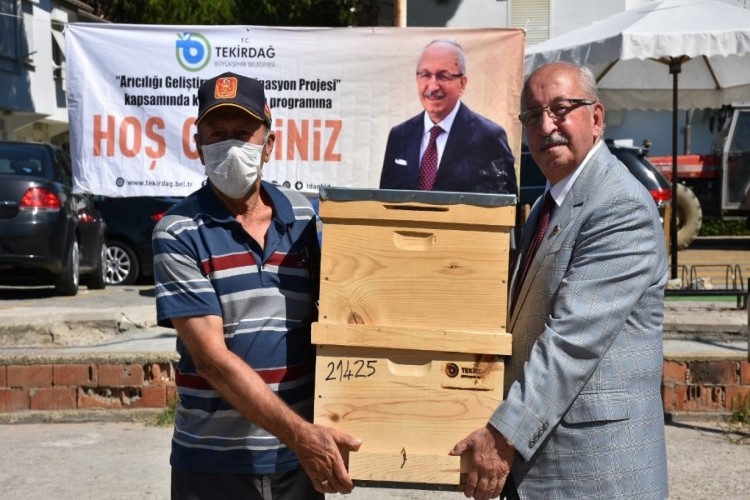Büyükşehir Belediyesi'nden Şarköylü bal üreticileri kovan desteği